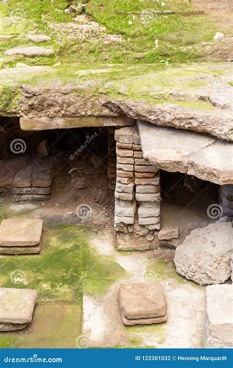 Detail of Ancient Hypocaust in Central Bath, Pompeii, Italy, Eur Stock Photo - Image of bath ...