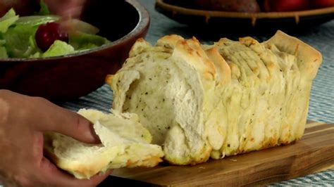 Pull Apart Garlic Rosemary And Cheese Bread Youtube