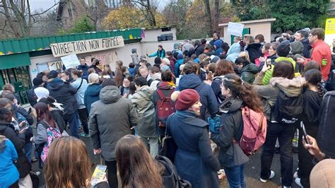 Palaiseau Parents And Teachers Of The Coll Ge Charles P Guy Protest