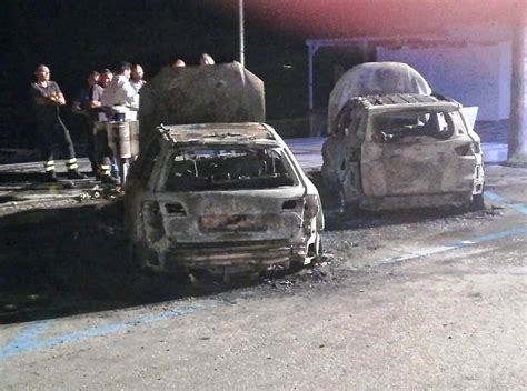 Reggio Calabria Paura Nella Notte Sul Lungomare Di Scilla Due Auto A