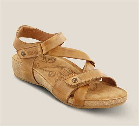 Taos Womens Universe Camel Sandal Traneinc