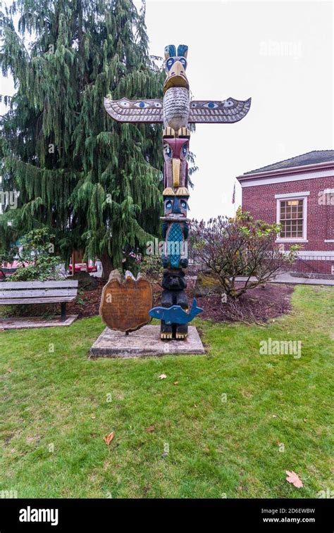 Section Of A Totem Pole Hi Res Stock Photography And Images Alamy