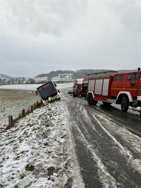 Schneechaos im Kreis Höxter Elf Unfälle durch glatte Straßen NAG