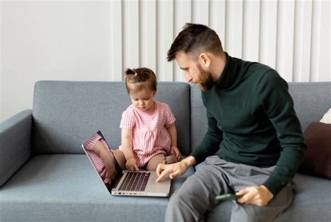 Free Photo Dad Spending Time With His Daughter