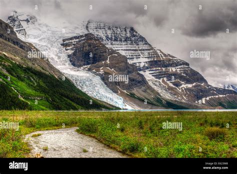 Scenic Mountain Hiking Views Berg Lake Trail Mount Robson Provincial