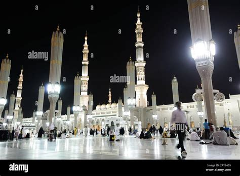 Medina Mosque at night Stock Photo - Alamy