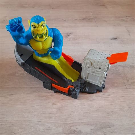 Hot Wheels Gorilla Toys Collectibles Mainan Di Carousell
