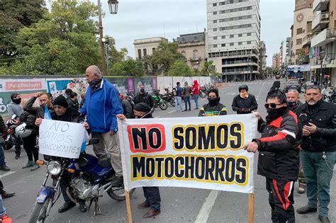 Motociclistas En Caravana Hasta La Casa De Gobierno Por La Ley Contra Los Motochorros