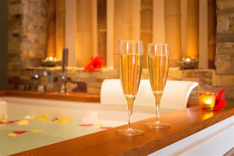 Romantic Hot Tub Champagne