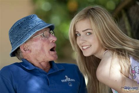 Une jeune blonde suce son papi et avale son sperme après une baise torride xHamster