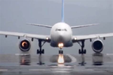 Video Airbus A Engine Failure Causes Aborted Takeoff