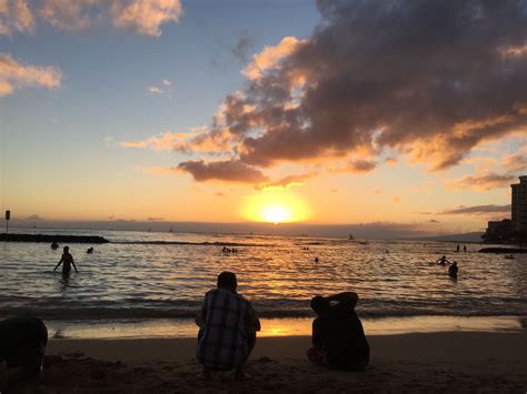 Sunset on Waikiki beach | Waikiki beach, Sunset, Waikiki