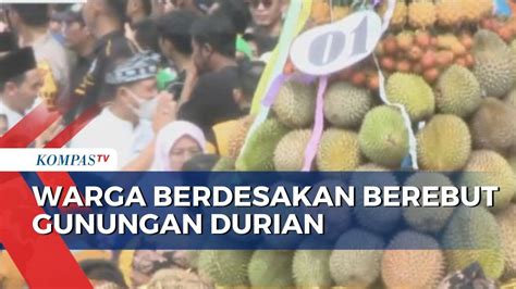 Warga Pekalongan Desak Desakan Berebut Gunung Durian Youtube