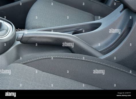 how to brake with a manual car