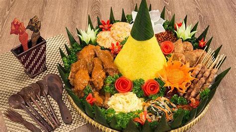 praktis membuat nasi tumpeng beserta hiasannya dijamin cantik