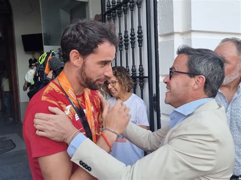 Llerena Se Echa A La Calle Para Recibir A Su Bicampe N Mundial Lvaro