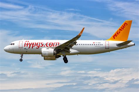 Pegasus Airlines Airbus A320 Neo Landet In Basel Mit Verdrehtem