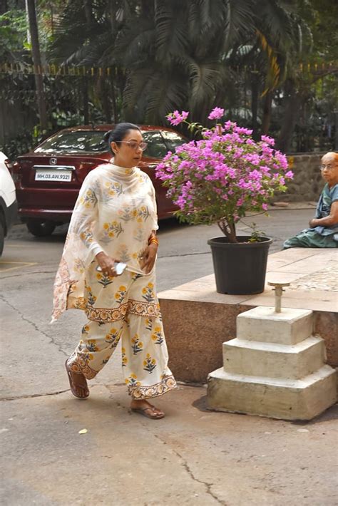 Rupali Ganguly Attends Anupamaa Co Star Nitesh Pandeys Funeral