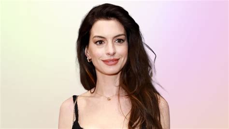 Anne Hathaway Bio 2023: Height, Workout & Diet Plan - Female Fitness ...