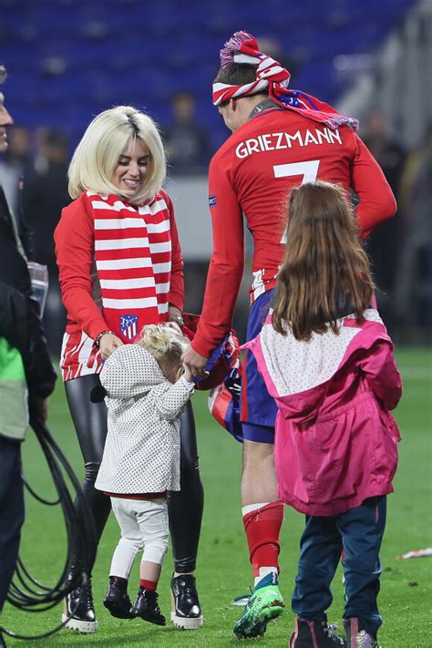 Photo Antoine Griezmann Sa Femme Erika Choperena Et Leur Fille Mia