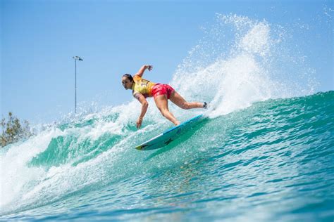 Hawaiis Carissa Moore In Second Headed Into Finals Day At Jeep Surf