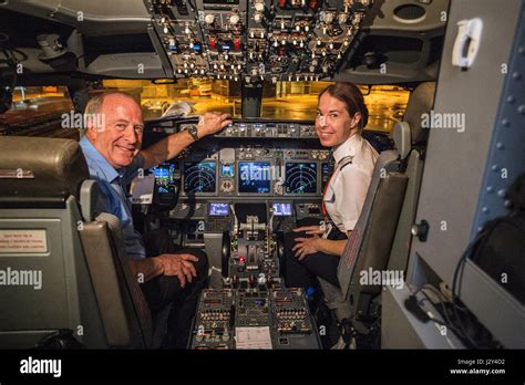 cockpit of modern jetliner with female co-pilot Stock Photo - Alamy