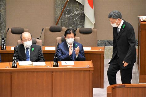 難波氏感謝「結果出せた」 副知事退任、議場であいさつ｜あなたの静岡新聞