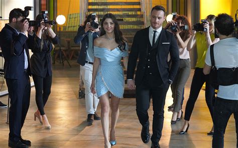 Hande Erçel ve Kerem Bürsin in dizisi Sen Çal Kapımı için FOX TV den