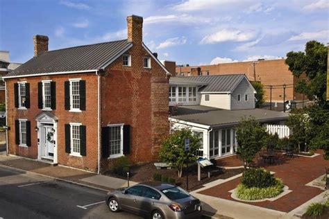 Harrisonburg, Virginia Hotel Rooms | Fairfield Inn & Suites Harrisonburg