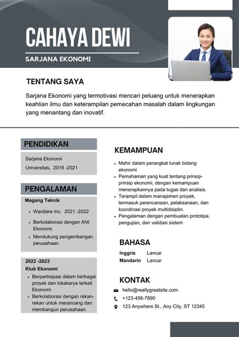 Halaman Gratis Contoh Cv Profesional Keren Canva