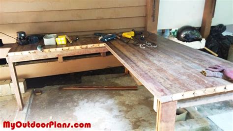 DIY L-shaped Workbench | MyOutdoorPlans