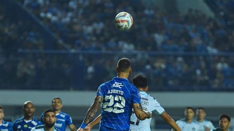 Lawan Persebaya Bek Persib Alberto Rodriguez Sesumbar Clean Sheet