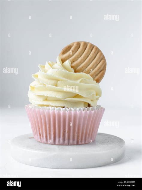 Pink Cupcakes With Tall American Buttercream Swirl And Cookie Garnish Cupcakes In Pink Liners