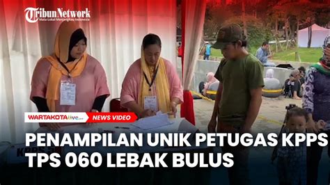 Penampilan Unik Petugas KPPS TPS 060 Lebak Bulus Tempat Anies Baswedan