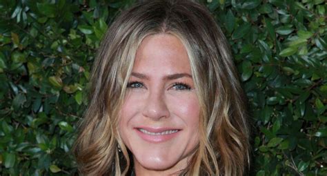 Jennifer Aniston de 54 años luce espléndida figura con underwear negro