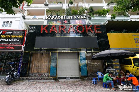 Hàng loạt quán karaoke ở Hà Nội thiết kế kín mít biển quảng cáo bịt kín