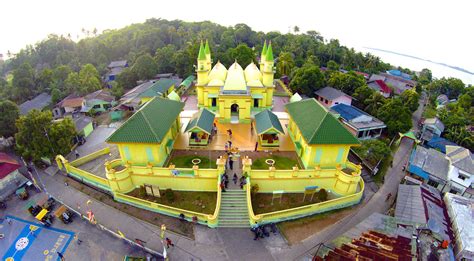 Masjid Kuning Di Pulau Penyengat Masjiduna