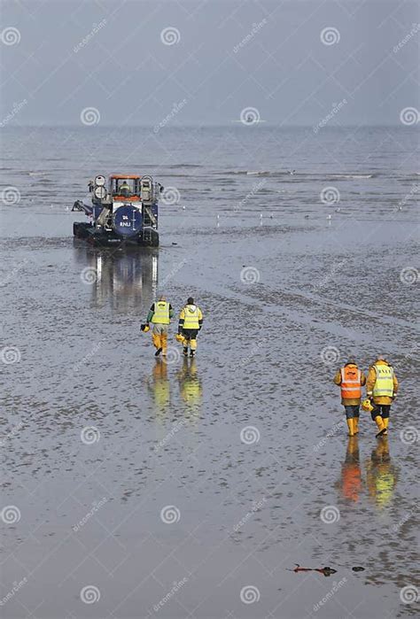 Rnli Lifeboat Crew Launch Rescue Boat To Rescue Migrants In The English