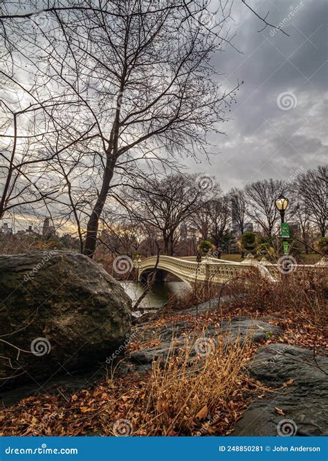 Bow bridge in winter stock image. Image of landscape - 248850281