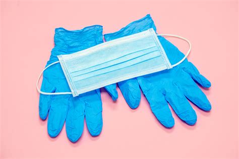 El Peligro De Las Mascarillas Y Guantes Protectores