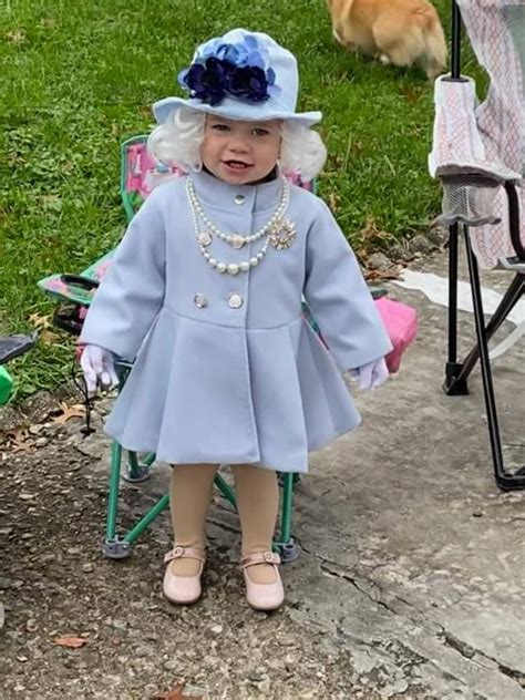 Adorable Toddler in Costume Receives Letter From The Queen ...