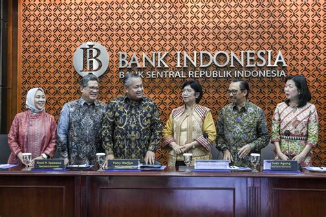 Likuiditas Perbankan Susut Bos Bi Sebut Banyak Masyarakat Beli Sbn