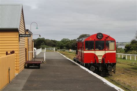 X3 Runs Around The Carriages At Queenscliff Wongm S Rail Gallery