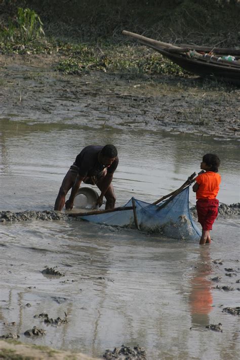 Traditional Fishing Techniques In Bhola Anduze Traveller Flickr