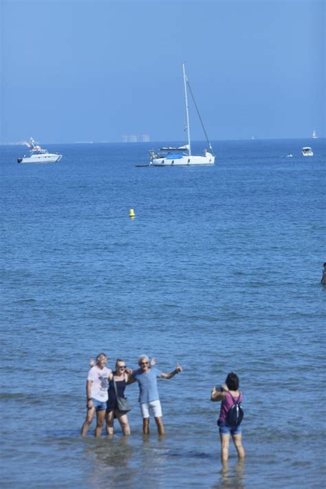 Las Temperaturas Estivales Llenan Las Playas En El Puente De Octubre