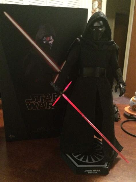 Figure Showcase Hot Toys Kylo Ren Star Wars Amino