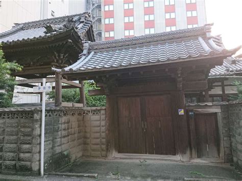 浄信寺愛知県国際センター駅の投稿1回目。山門は閉じていて入れませんが、隣のブロック塀は解 ホトカミ