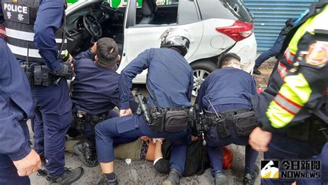 板橋街頭傳槍響！車遭攔查竟加速衝撞 警連轟9逮3人 社會萬象 生活 Nownews今日新聞