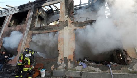 Vasto Incendio Distrugge Lex Campo Rom Della Berlia A Torino Era