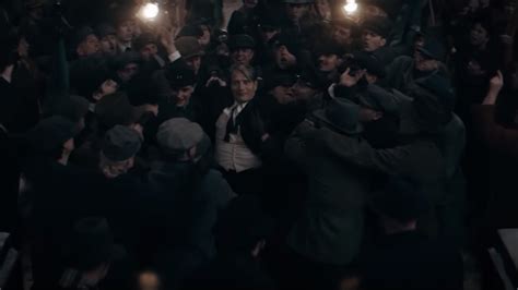 first glimpse of Mads Mikkelsen in Grindelwald, instead of Johnny Depp ...